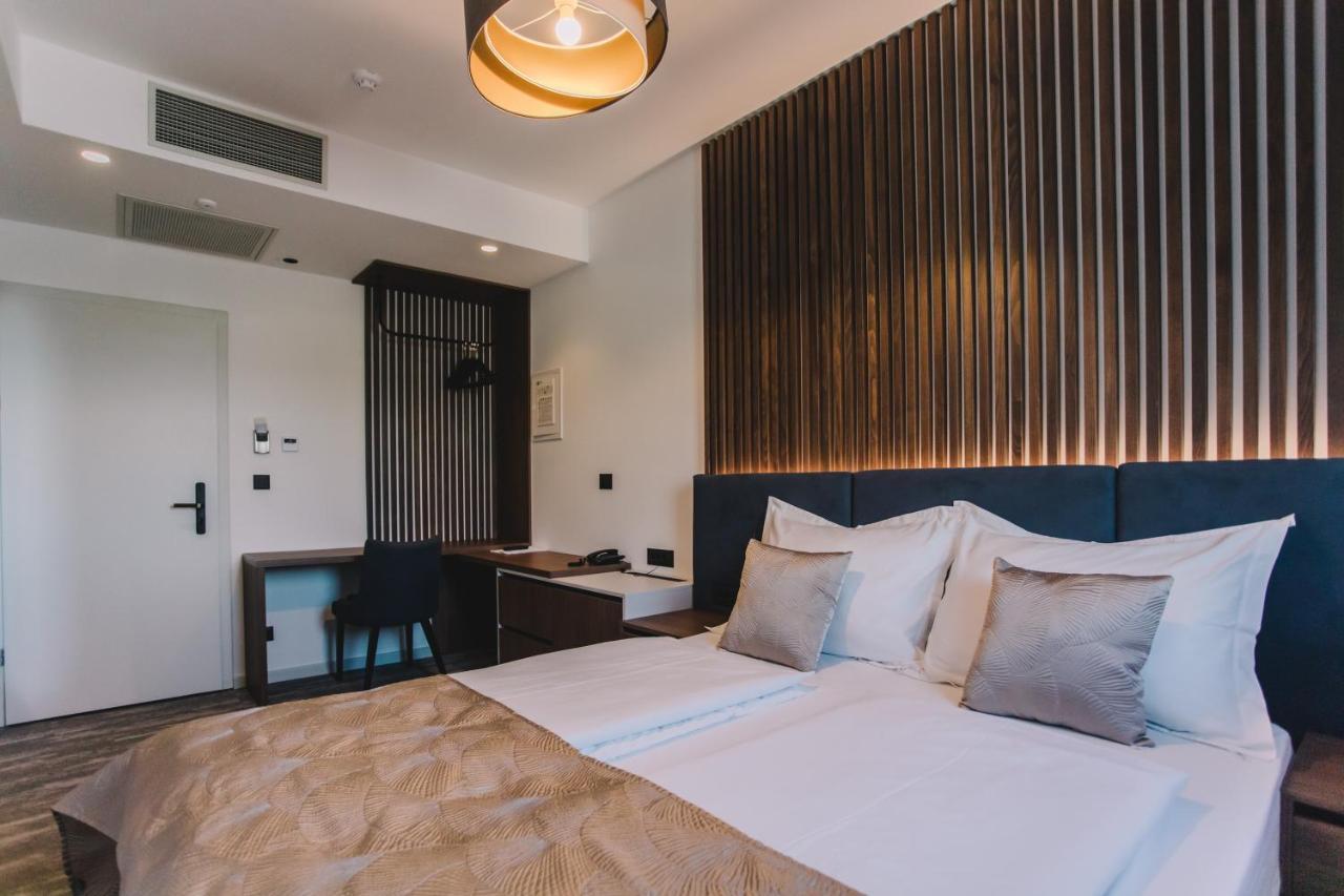 Hotel Batuda สปลิท ภายนอก รูปภาพ